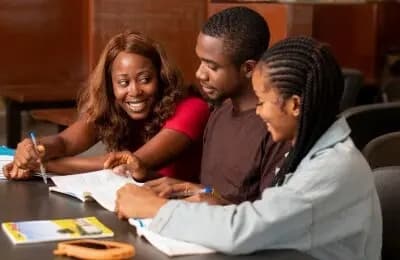 Ambientes de aprendizado de K-12 a universidade em todo o país estão usando os Kits de Teste African Ancestry com seus alunos para aprimorar os currículos de STEM e História.